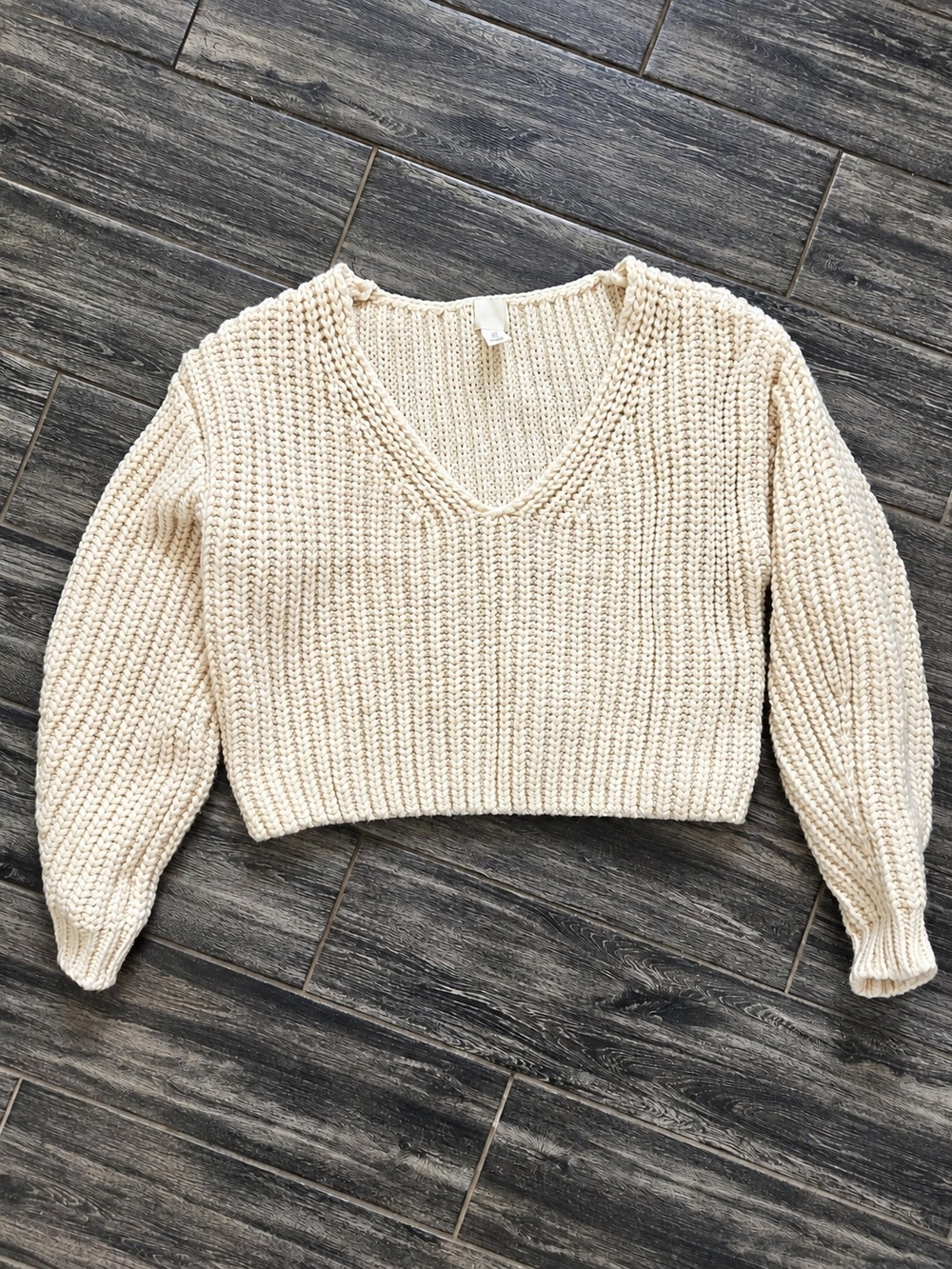 H&M Women’s Medium Cream Chunky Knit V-Neck Cropped Sweater Balloon Sleeve
